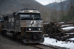 NS 6959 striking a pose before the tunnel.